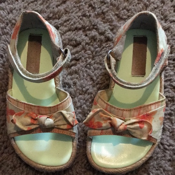Gymboree “ Wildflower Fields” sandals Sz 8 - Picture 1 of 9